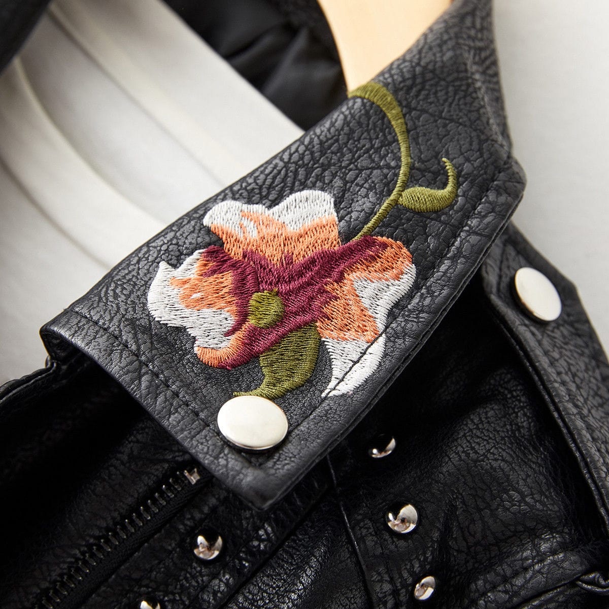 Livia™ | Veste avec broderie florale rétro