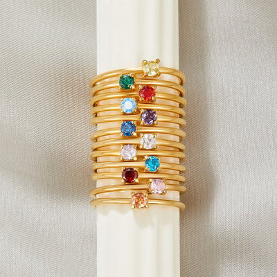 Bague en or avec pierre de naissance